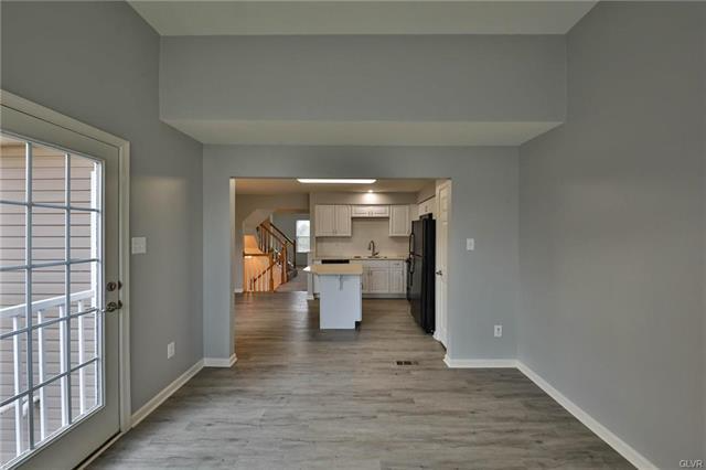 Building Photo - 1082 Sparrow Way