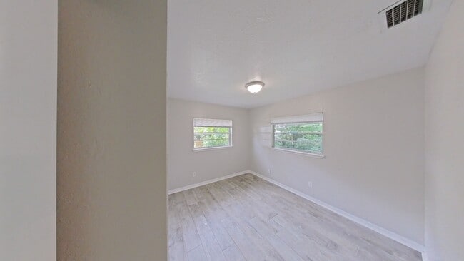 Building Photo - NE 16th Ave 1644-1648