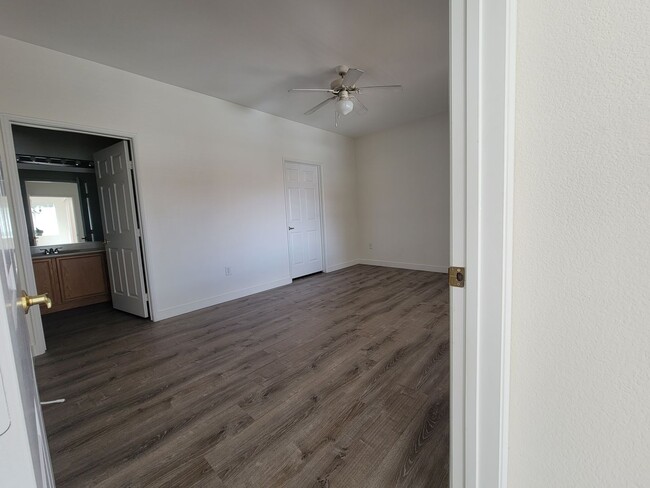 Building Photo - 2 Primary Suites Condo