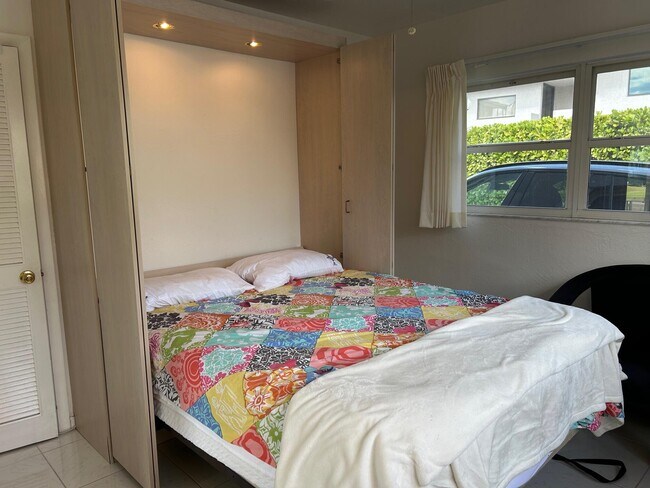 Building Photo - 1221 Hillsboro Mile