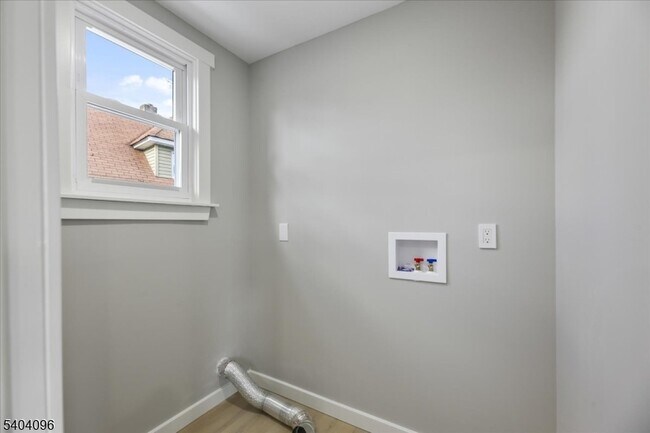 Building Photo - 143 Johnston Ave