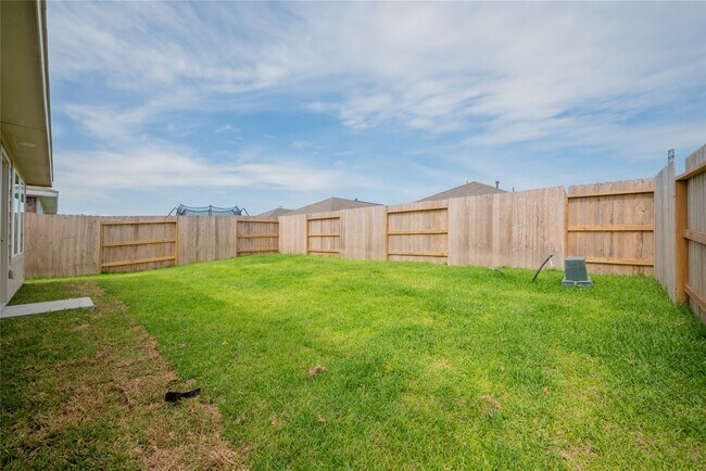 Building Photo - 6147 Sunburst Scarlet St