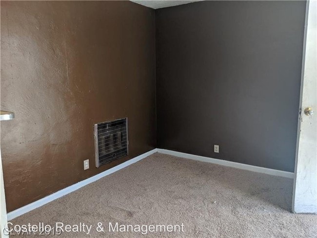 Building Photo - 409 W Van Buren Ave