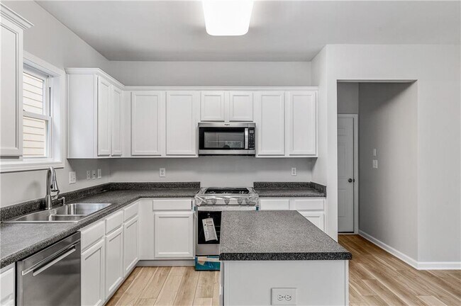 Building Photo - 3526 Harvest Ridge Ln NE