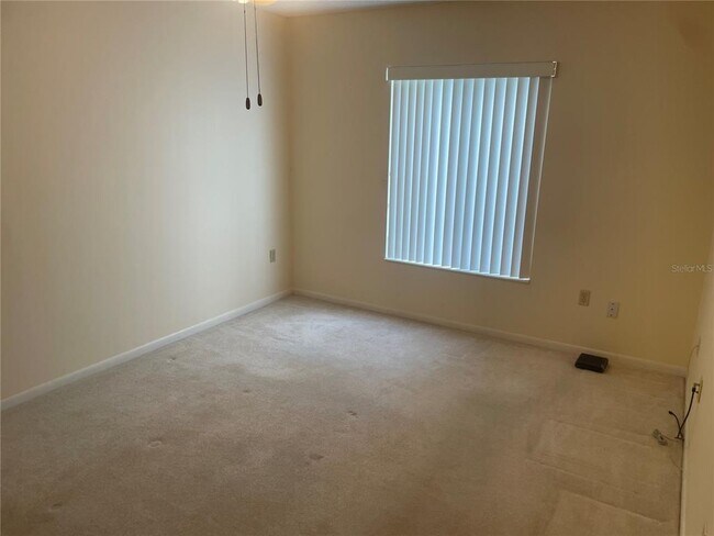 Building Photo - 2642 Pine Ridge Way S