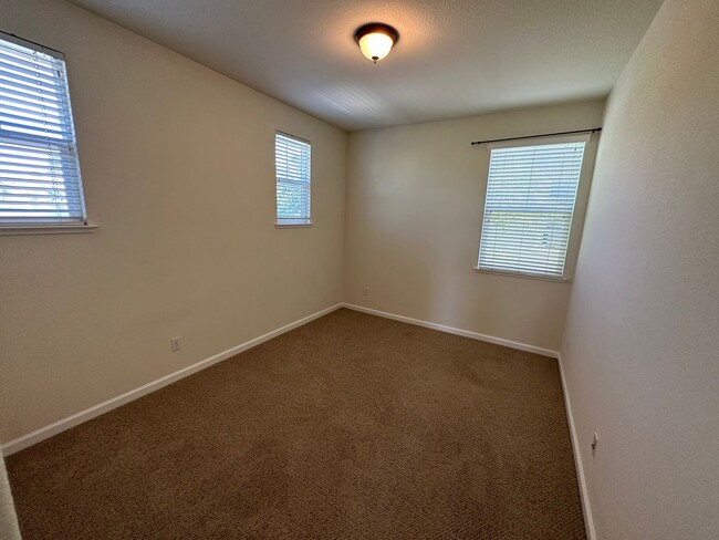 Building Photo - Beautiful 5 Bedroom, 3 Bath Mountain House...