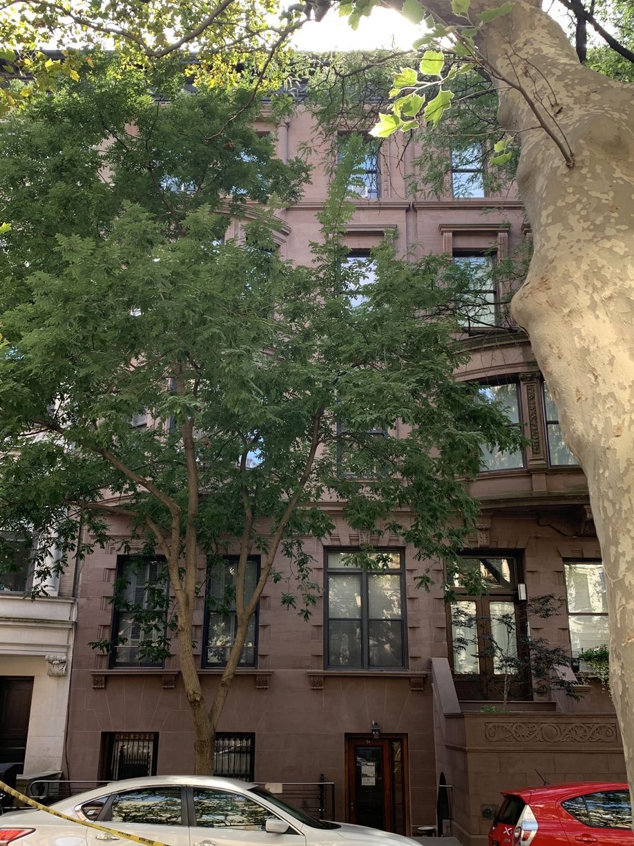 Building Photo - 38 W 69th St