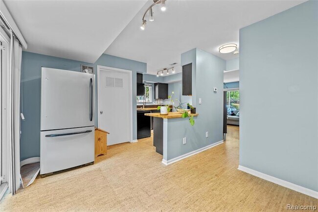 Building Photo - 1570 Streamwood Ct