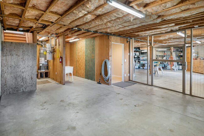 Building Photo - Custom Single Story in coveted Alvarado Es...