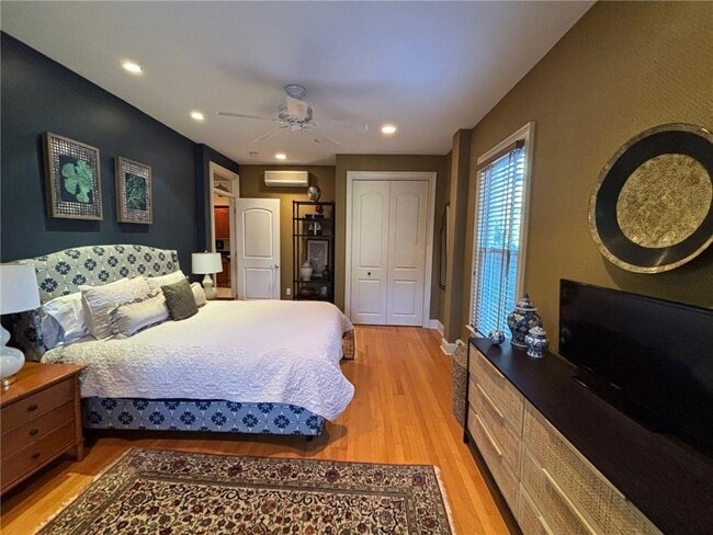 Building Photo - 8 Cottage St