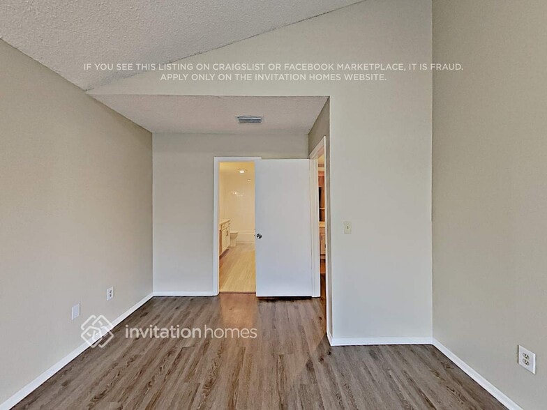 Building Photo - 562 Cidermill Pl