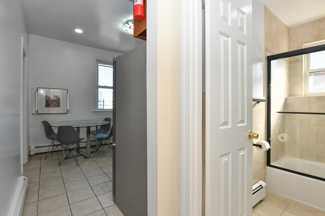 Building Photo - 1402 8TH St