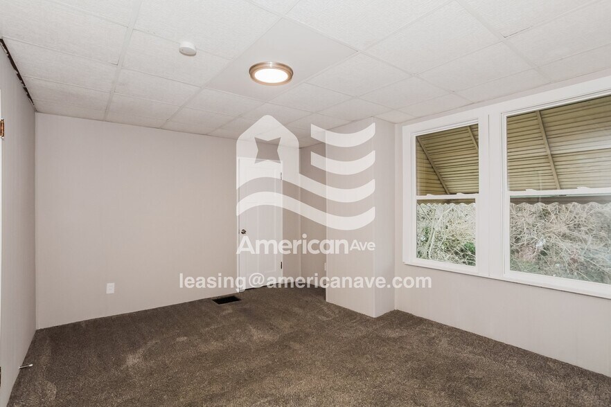 Building Photo - 1018 Underwood Pl