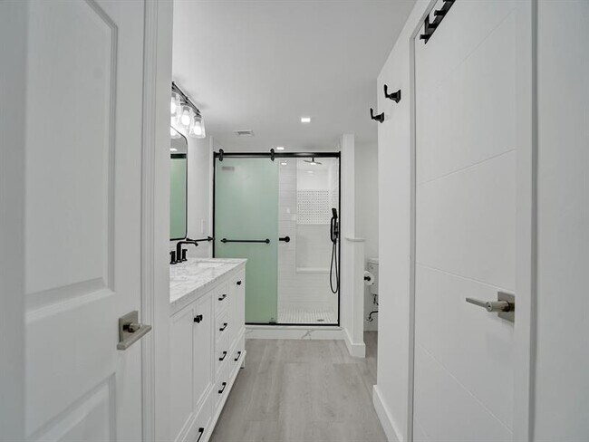 Building Photo - 3430 Galt Ocean Dr