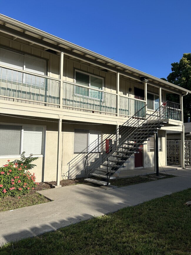 Building Photo - 120 E Fairmont Ave