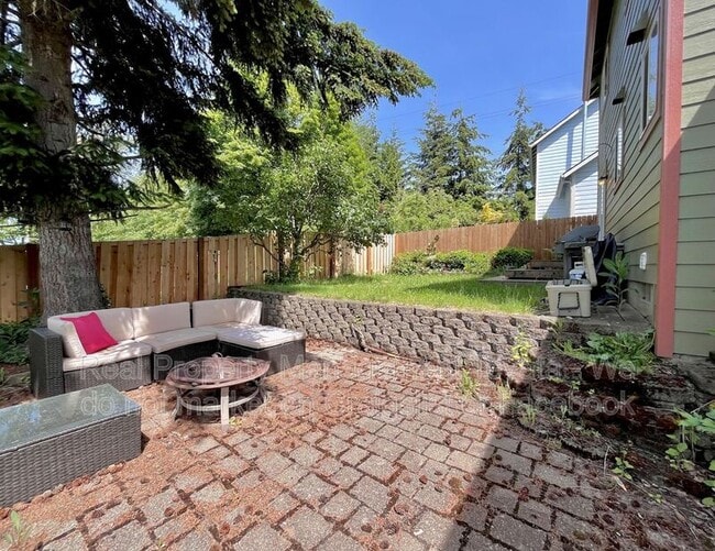 Building Photo - 2215 Wildflower Way