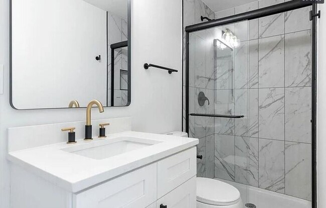 Building Photo - Spacious and Elegant 4 BR 3.5 BA Home in Olathe!