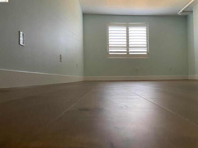 Building Photo - 311 Oak St