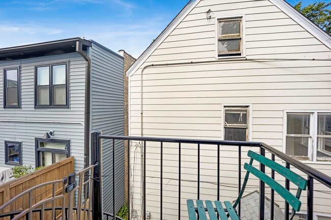 Primary Photo - 2919 N Seeley Ave