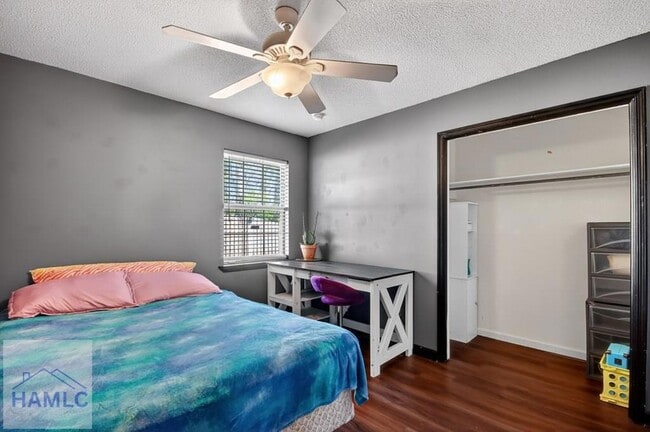 Building Photo - 606 Windhaven Dr