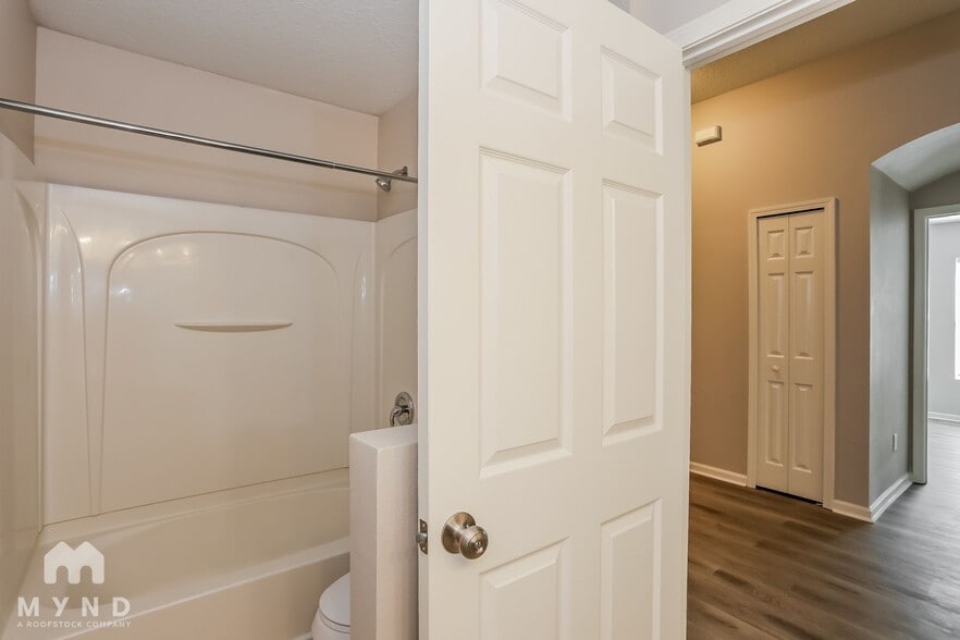 Building Photo - 15768 Canoe Creek Dr