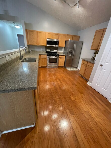 Building Photo - 7005 Timber Oak Dr