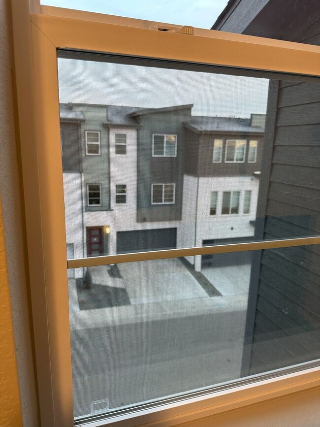 Building Photo - 1566 W 67th Dr