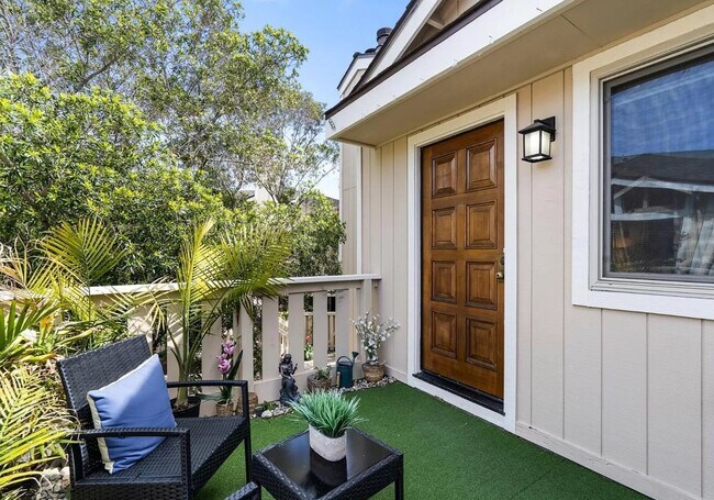 Building Photo - Executive-Style Unit Available Now