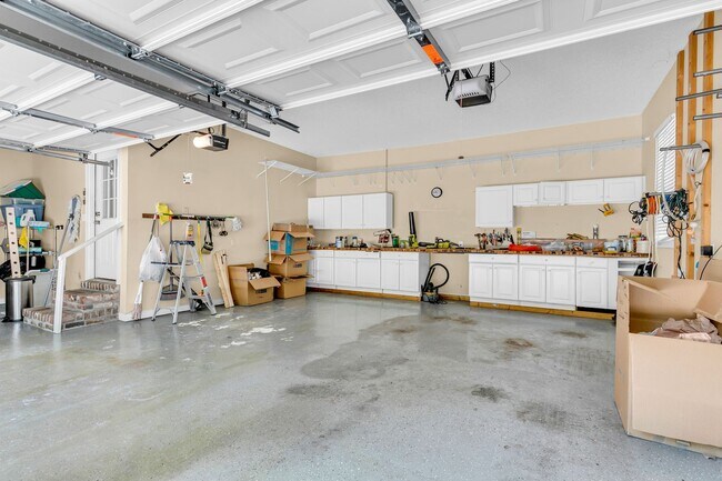 Building Photo - Welcome to the Desirable Landings on Skidaway Island - MIN 6 Month Lease - Fully Furnished