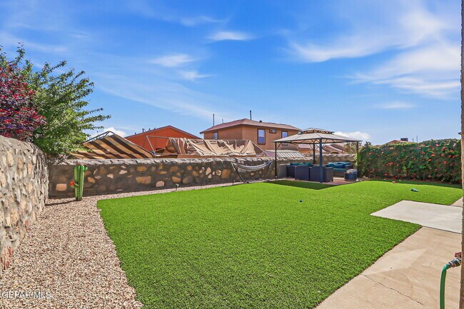 Building Photo - 14181 Tierra Halcon Dr