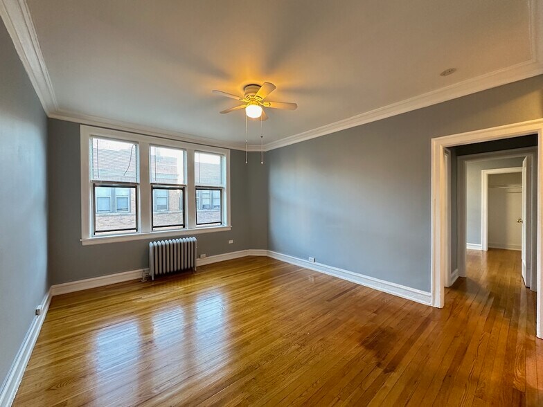 Building Photo - 1369 W Estes Ave