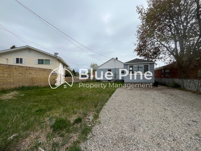 Building Photo - 975 K St