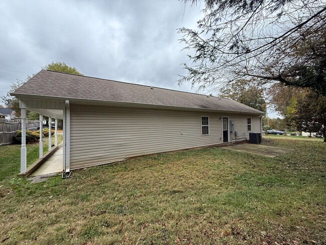 Building Photo - 290 Janet Ave