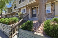 Building Photo - Very Nice 2 Bedroom, 2 1/2 Bath Townhome in Quail Run! Community Pool & Tennis Courts! Minutes To...