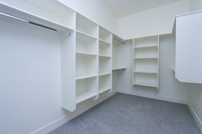 Building Photo - 12090 W Endsley St