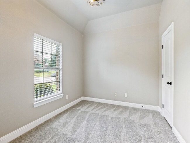 Building Photo - 455 Chisholm Trail