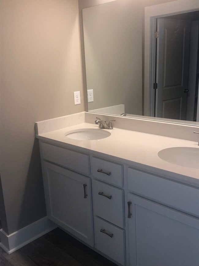 Building Photo - 3 Bedroom Home in Valley View PRE LEASE