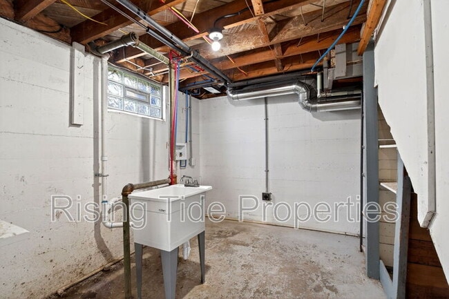 Building Photo - 1512 Emmons Ave