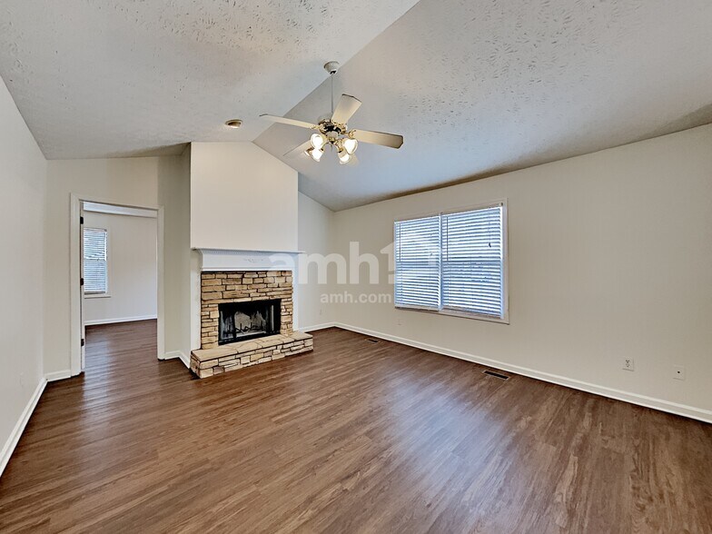 Building Photo - 136 River Walk