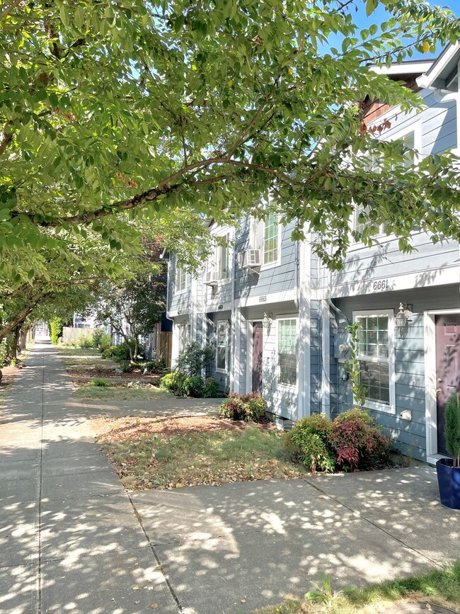 Primary Photo - St. Johns Neighborhood Rowhouse with Detac...