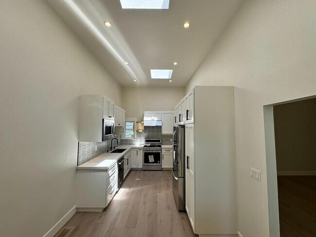Building Photo - 500 Leahy St