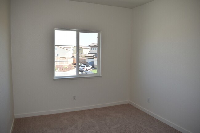 Building Photo - 855 Sophie Ct