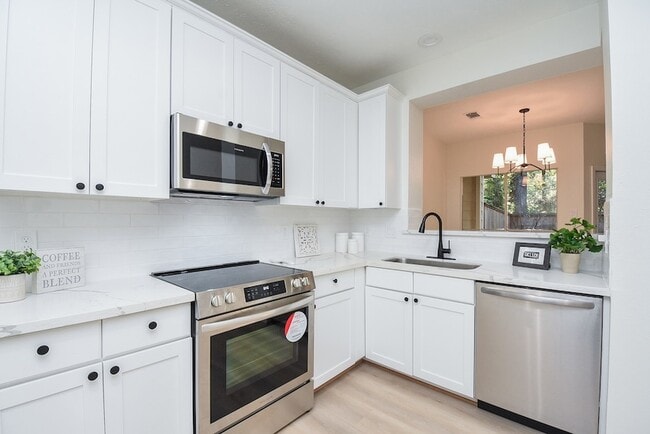 Building Photo - 134 N Magnolia Pond Pl