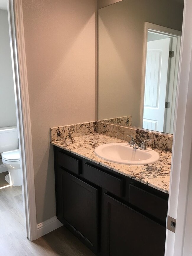 Building Photo - 4 Bedroom West Redding Townhome-  MOVE IN ...