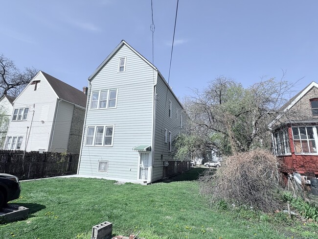 Building Photo - 5343 S Carpenter St