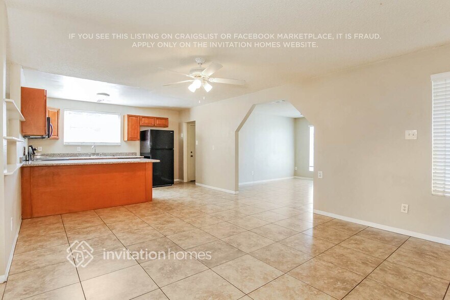 Building Photo - 4454 W Avalon Dr