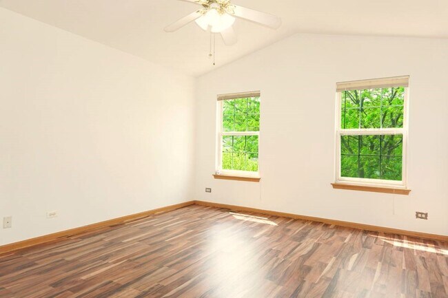 Building Photo - 2197 N Sedgefield Ct