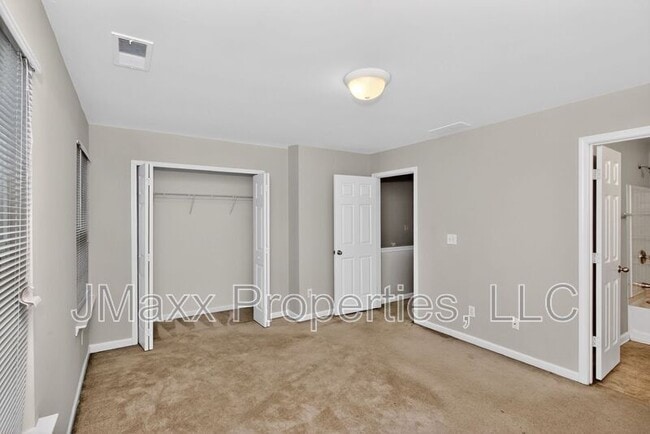 Building Photo - 837 Crestwell Cir