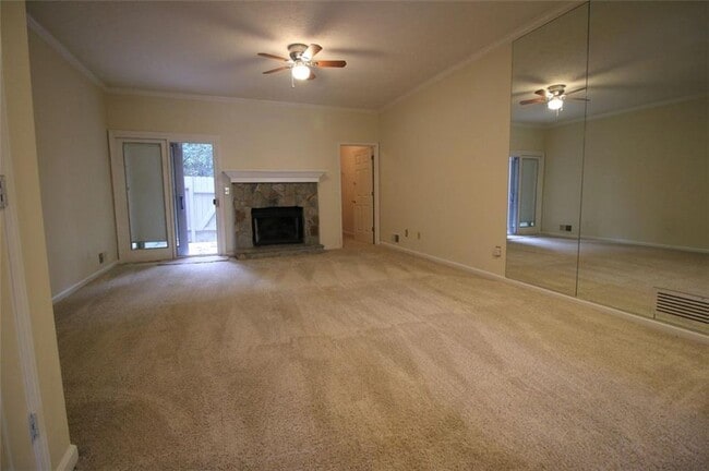 Building Photo - 4028 Elm St