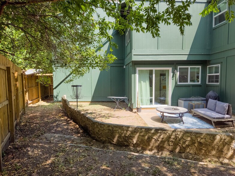Building Photo - 2702 Mulford Cv